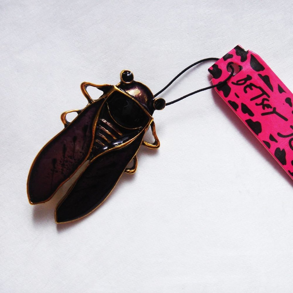 -NWT CICADA INSECT   BROOCH